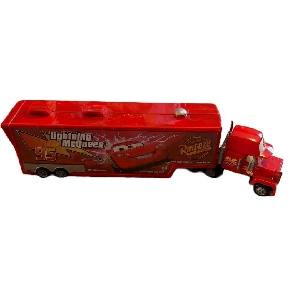 Disney Pixar 2014 Cars 95 Lightning McQueen Hauler Semi Truck Mack Playset